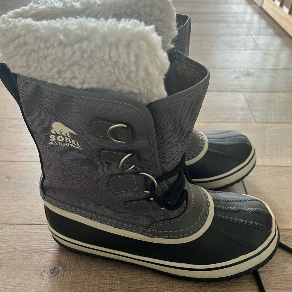 Sorel Gray and Black Winter Boots